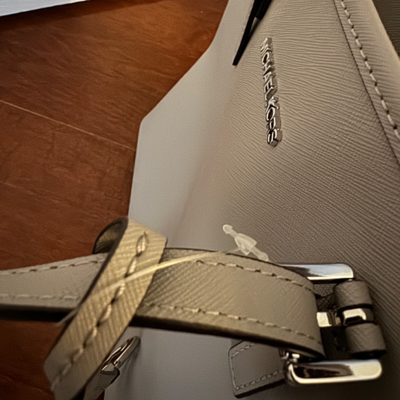 NWOT Michael Kors Zippered Tote - Picture 5 of 9